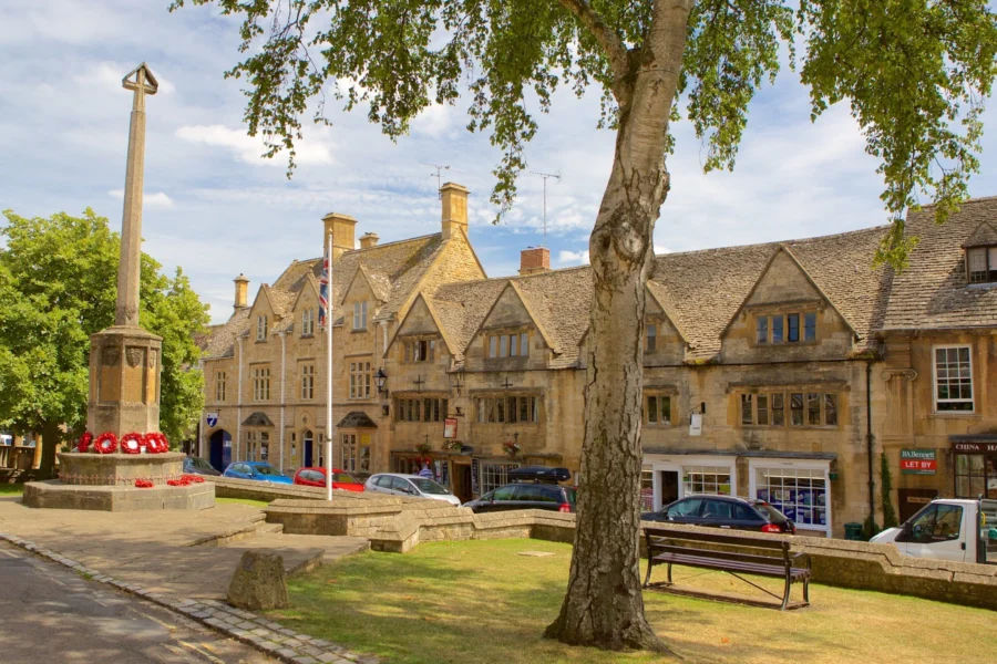 Starting the Cotswold Way from Chipping Campden